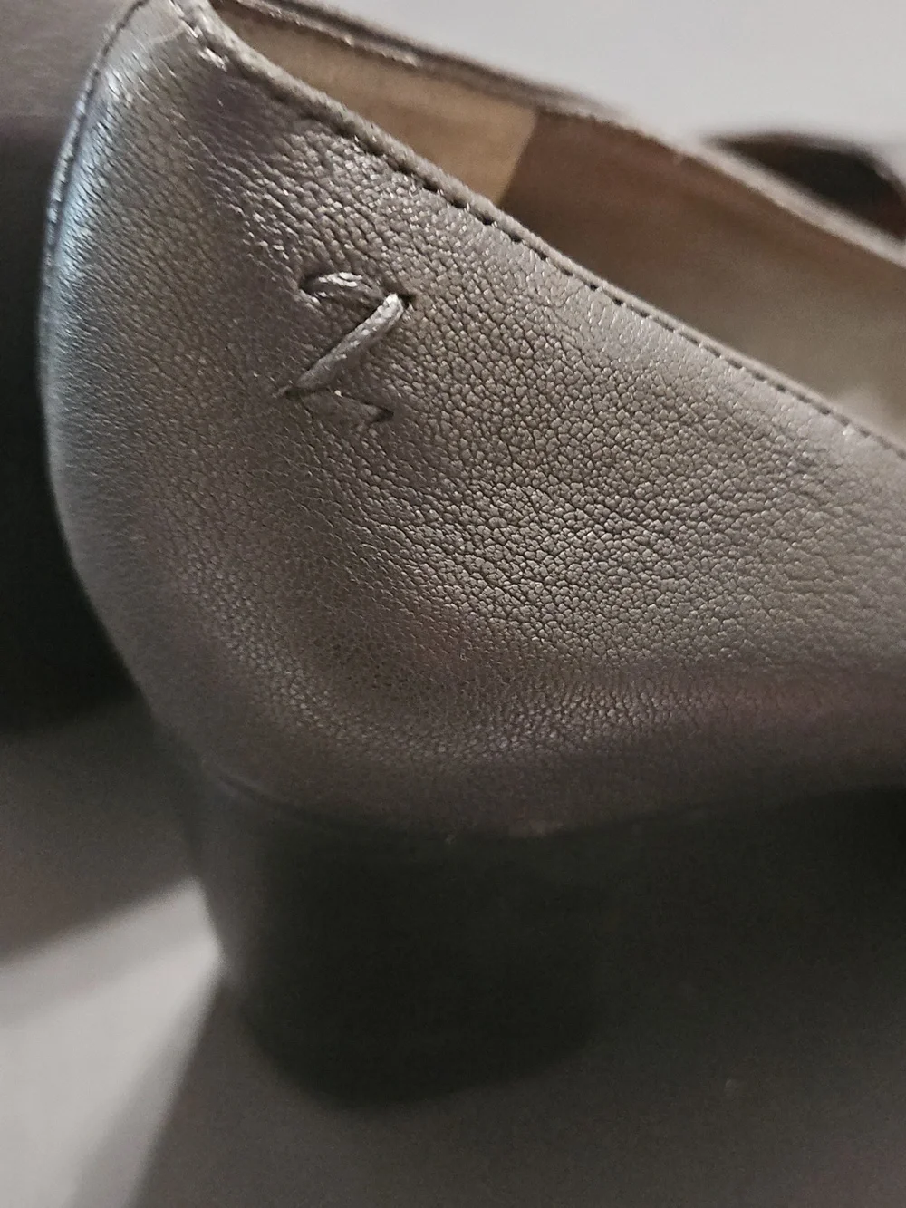 Zodiac Black Pointed-Toe Leather Pumps Size 8